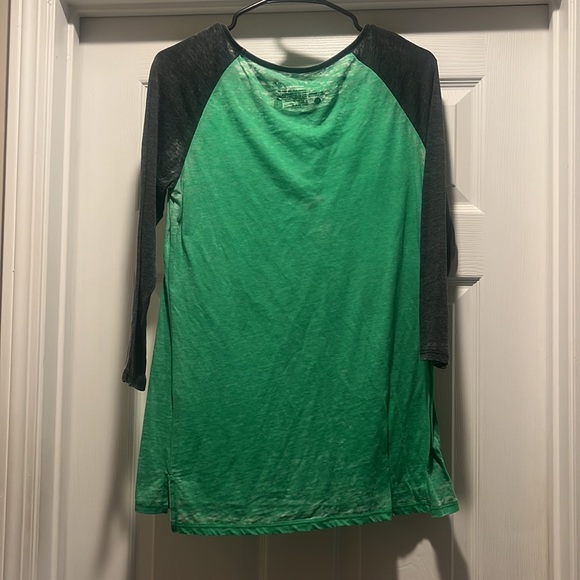 St. Patrick’s Day “Kiss Me I’m Lucky” Baseball Tee - Picture 2 of 2